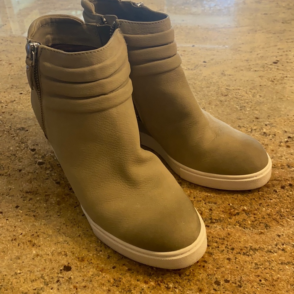 Wedge sneakers